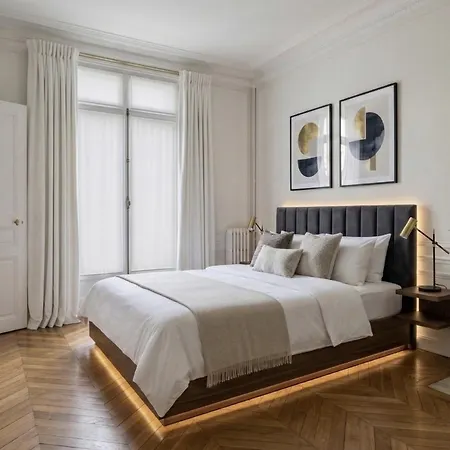 Montaigne Alma * Paris