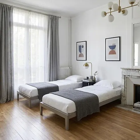 Montaigne Alma Paris