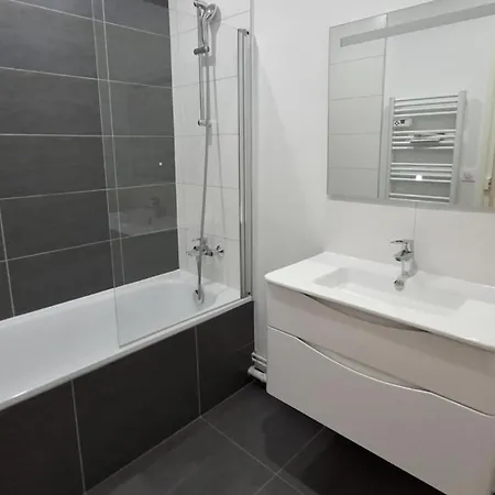 Apartment Montaigne Alma