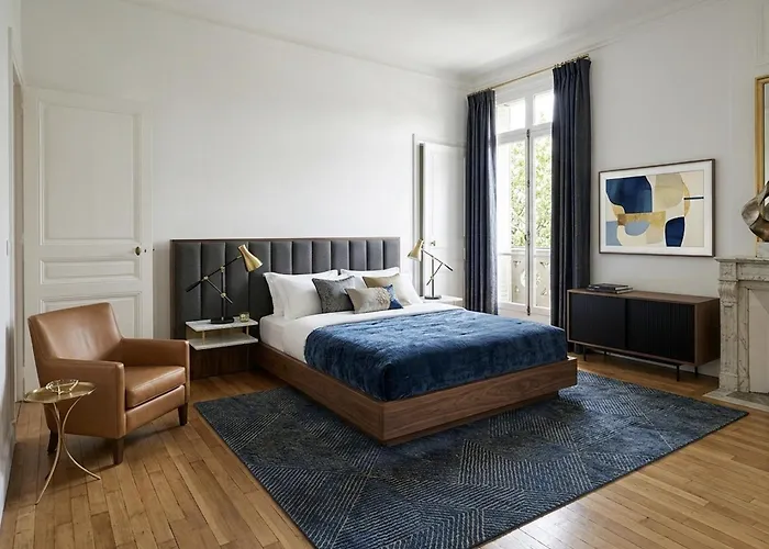Montaigne Alma Apartment *
