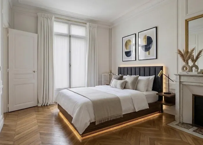 Montaigne Alma * Paris