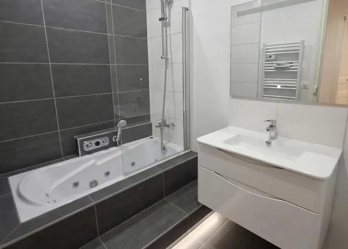Montaigne Alma Apartment *